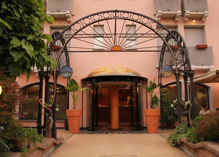 Отель Sporting 3*