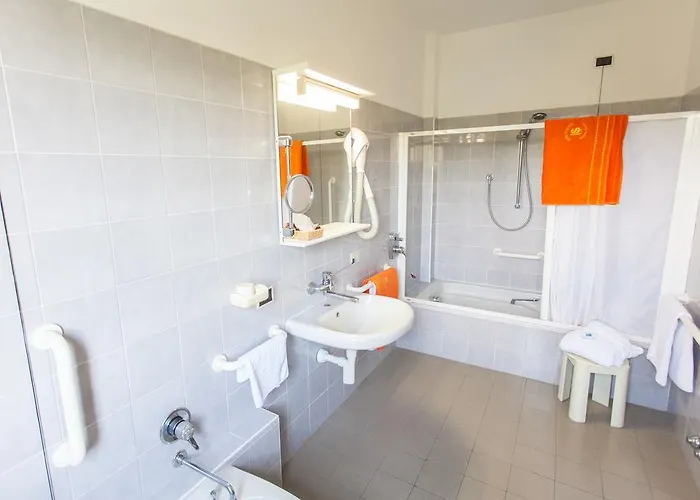 Отель Sporting 3*